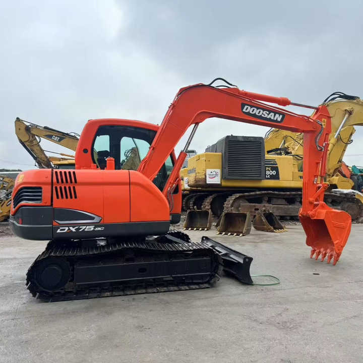 Hot Sale Used Doosan DX75-9C Excavator Doosan 7.5 Ton Crawler Digger Original Equipment - Lánctalpas kotró: 1 kép. Hot Sale Used Doosan DX75-9C Excavator Doosan 7.5 Ton Crawler Digger Original Equipment - Lánctalpas kotró: 1 kép.