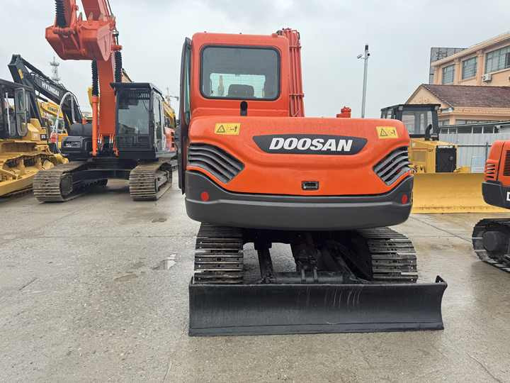 Hot Sale Used Doosan DX75-9C Excavator Doosan 7.5 Ton Crawler Digger Original Equipment - Lánctalpas kotró: 3 kép. Hot Sale Used Doosan DX75-9C Excavator Doosan 7.5 Ton Crawler Digger Original Equipment - Lánctalpas kotró: 3 kép.