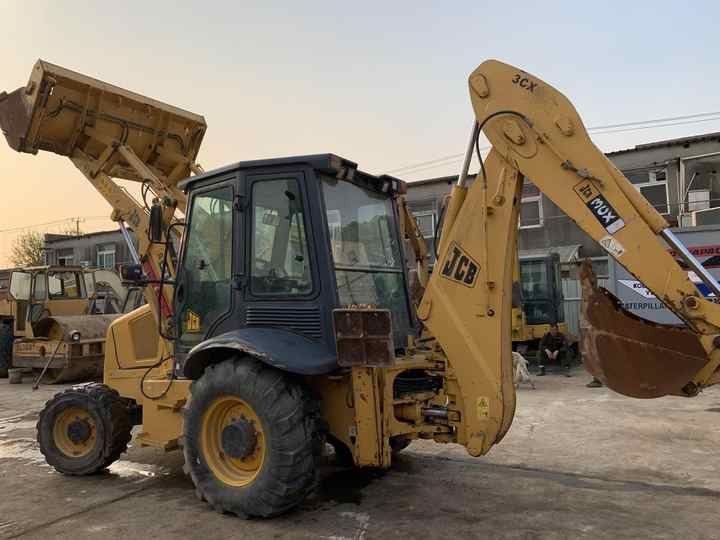 JCB 3cX backhoe loader manufactured in 2022 with telescopic boom JCB3CX JCB4CX JCB 3DX - Kotrórakodó: 5 kép. JCB 3cX backhoe loader manufactured in 2022 with telescopic boom JCB3CX JCB4CX JCB 3DX - Kotrórakodó: 5 kép.