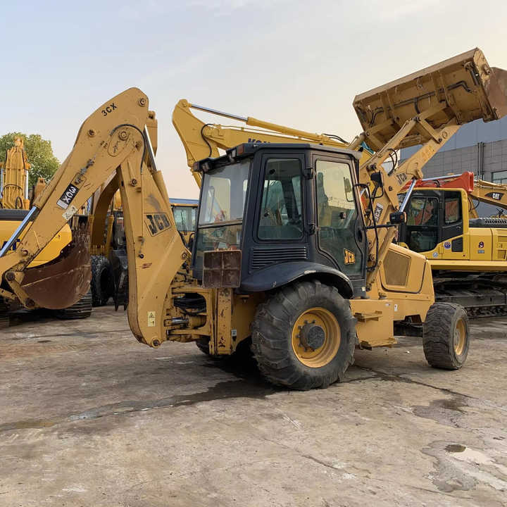 JCB 3cX backhoe loader manufactured in 2022 with telescopic boom JCB3CX JCB4CX JCB 3DX - Kotrórakodó: 1 kép. JCB 3cX backhoe loader manufactured in 2022 with telescopic boom JCB3CX JCB4CX JCB 3DX - Kotrórakodó: 1 kép.