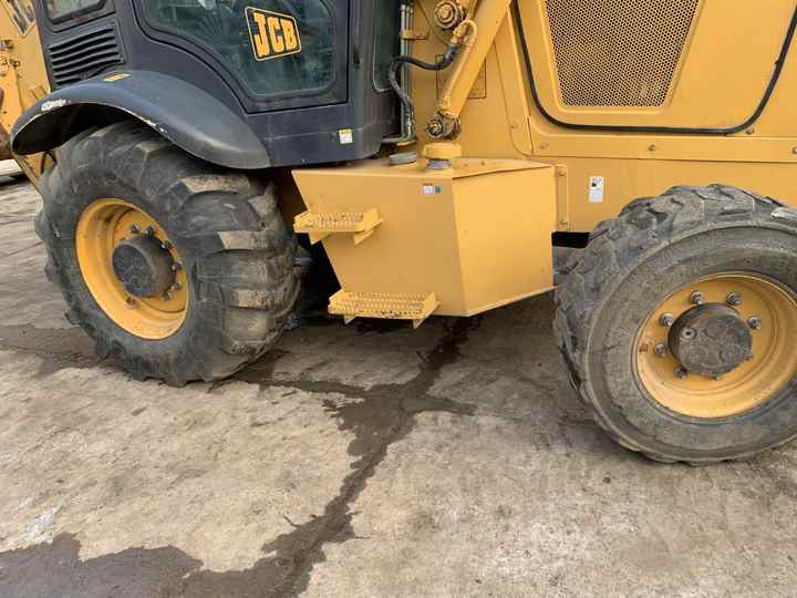 JCB 3cX backhoe loader manufactured in 2022 with telescopic boom JCB3CX JCB4CX JCB 3DX nice price lízing JCB 3cX backhoe loader manufactured in 2022 with telescopic boom JCB3CX JCB4CX JCB 3DX nice price: 6 kép.