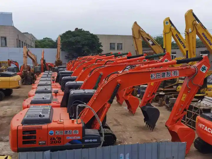 Japan Made Used Excavator Hitachi Ex200-1,Ex200 With Good Condition And Best Price Excavator Machine in Shanghai - Lánctalpas kotró: 3 kép. Japan Made Used Excavator Hitachi Ex200-1,Ex200 With Good Condition And Best Price Excavator Machine in Shanghai - Lánctalpas kotró: 3 kép.