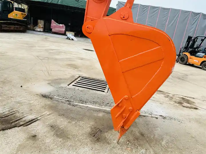 Japan Original 20t Excavator Hitachi Zx200-3g Zx200 Crawler Excavator With 6bg1 Engine Hitachi Excavator - Lánctalpas kotró: 4 kép. Japan Original 20t Excavator Hitachi Zx200-3g Zx200 Crawler Excavator With 6bg1 Engine Hitachi Excavator - Lánctalpas kotró: 4 kép.