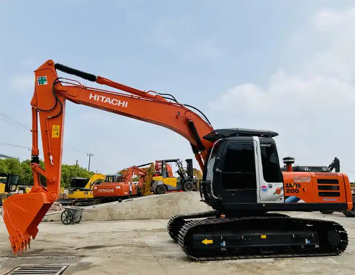 Japan Original 20t Excavator Hitachi Zx200-3g Zx200 Crawler Excavator With 6bg1 Engine In Shanghai - Lánctalpas kotró: 2 kép. Japan Original 20t Excavator Hitachi Zx200-3g Zx200 Crawler Excavator With 6bg1 Engine In Shanghai - Lánctalpas kotró: 2 kép.
