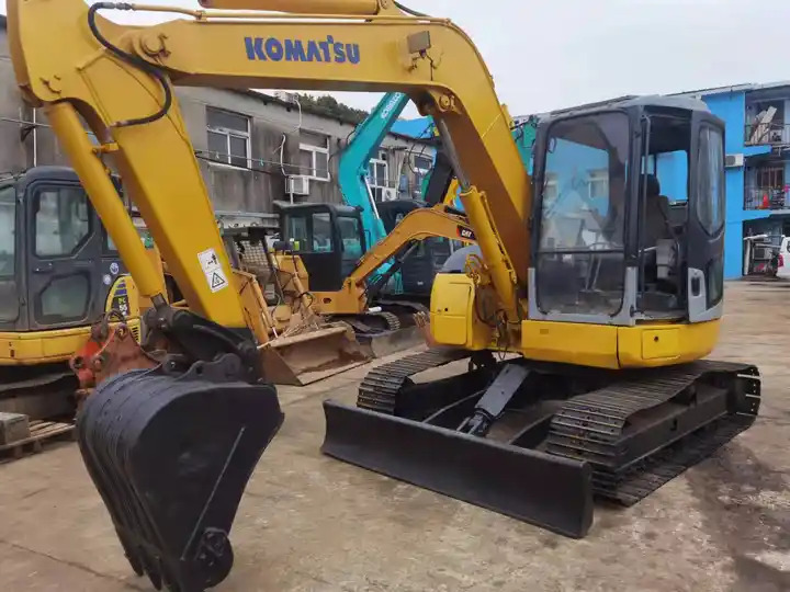 Japan Surplus Backhoe Excavator Komatsu Pc78us Pc60 Tracked Excavator With Blade Dozer For The Philippines in Shanghai - Lánctalpas kotró: 4 kép. Japan Surplus Backhoe Excavator Komatsu Pc78us Pc60 Tracked Excavator With Blade Dozer For The Philippines in Shanghai - Lánctalpas kotró: 4 kép.