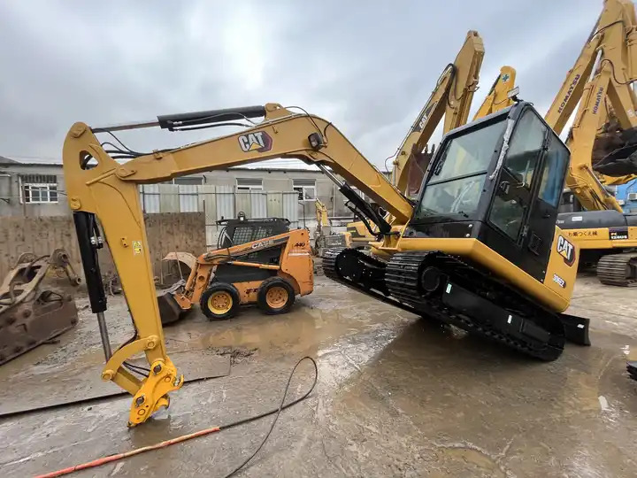Japan excavator 6ton CAT 306E 306E2 306D 305.5 307 308 excavator 95% new retro CAT 305.5 5.5tons with mini excavator bucket - Lánctalpas kotró: 5 kép. Japan excavator 6ton CAT 306E 306E2 306D 305.5 307 308 excavator 95% new retro CAT 305.5 5.5tons with mini excavator bucket - Lánctalpas kotró: 5 kép.