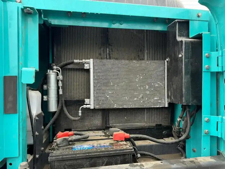 Large Second-Hand Excavators Kobelco Sk200 SK210 20ton with EPA and CE on Sale in Japan - Kotrógép: 2 kép. Large Second-Hand Excavators Kobelco Sk200 SK210 20ton with EPA and CE on Sale in Japan - Kotrógép: 2 kép.