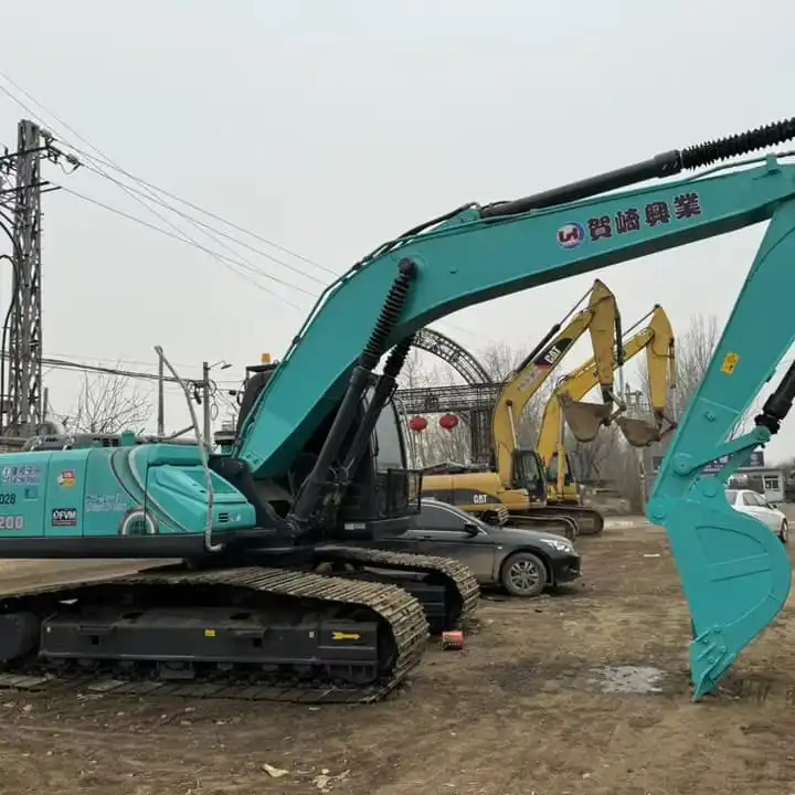 Large Second-Hand Excavators Kobelco Sk200 SK210 20ton with EPA and CE on Sale in Japan - Kotrógép: 1 kép. Large Second-Hand Excavators Kobelco Sk200 SK210 20ton with EPA and CE on Sale in Japan - Kotrógép: 1 kép.