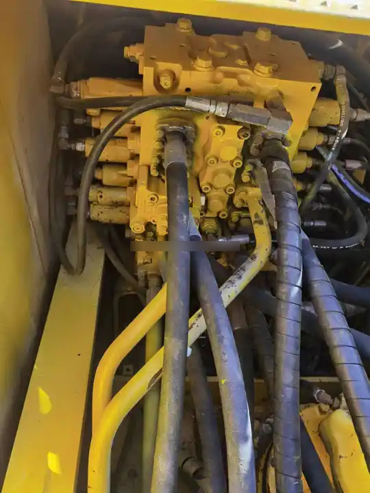 New Arrival Second Hand Pc200-8 Komatsu 20 Ton Crawler Excavator Komatsu Pc 200-8 Used Komatsu Pc 200 Excavator For Sale - Kotrógép: 4 kép. New Arrival Second Hand Pc200-8 Komatsu 20 Ton Crawler Excavator Komatsu Pc 200-8 Used Komatsu Pc 200 Excavator For Sale - Kotrógép: 4 kép.