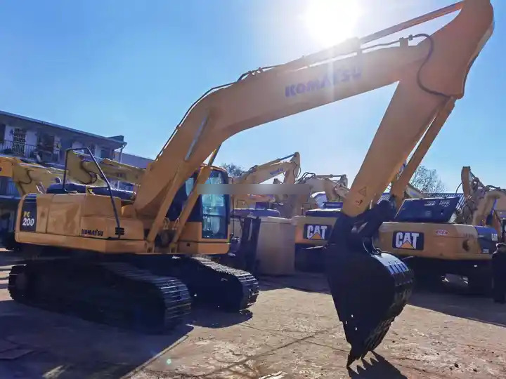 New Arrival Second Hand Pc200-8 Komatsu 20 Ton Crawler Excavator Komatsu Pc 200-8 Used Komatsu Pc 200 Excavator For Sale - Kotrógép: 3 kép. New Arrival Second Hand Pc200-8 Komatsu 20 Ton Crawler Excavator Komatsu Pc 200-8 Used Komatsu Pc 200 Excavator For Sale - Kotrógép: 3 kép.
