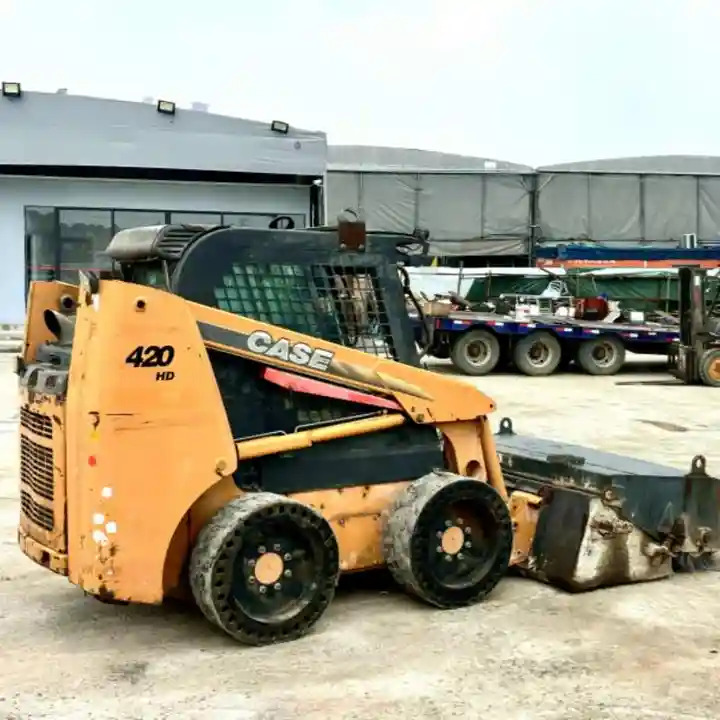 Original Second hand CASE skid steer loader 420 for sale compact skid steers loaders 440 430 420 in stock - Mini homlokrakodó: 1 kép. Original Second hand CASE skid steer loader 420 for sale compact skid steers loaders 440 430 420 in stock - Mini homlokrakodó: 1 kép.