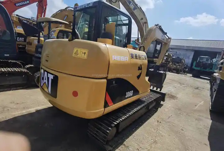 Original Well-Maintained CAT 306D Used Excavator for Sale - Lánctalpas kotró: 2 kép. Original Well-Maintained CAT 306D Used Excavator for Sale - Lánctalpas kotró: 2 kép.