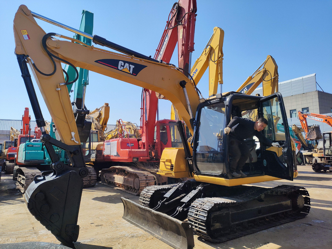 Original Well-Maintained CAT 312C Used Excavator for Sale - Lánctalpas kotró: 4 kép. Original Well-Maintained CAT 312C Used Excavator for Sale - Lánctalpas kotró: 4 kép.