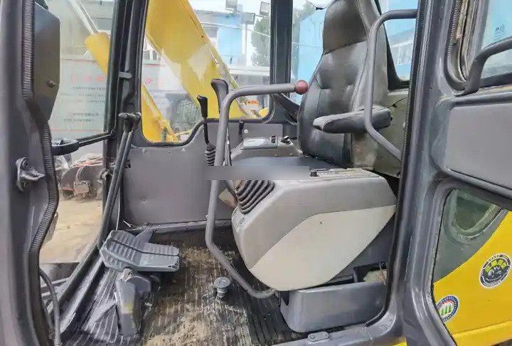 Second hand Komatsu PC60-7 excavator in good condition for sale - Lánctalpas kotró: 4 kép. Second hand Komatsu PC60-7 excavator in good condition for sale - Lánctalpas kotró: 4 kép.