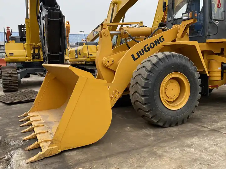 Second hand LiuGong wheel loader LG856 ,good condition chinese loader 856 wheel loader ,Liu gong Wheel Loader 856 Earth-moving - Gumikerekes homlokrakodó: 5 kép. Second hand LiuGong wheel loader LG856 ,good condition chinese loader 856 wheel loader ,Liu gong Wheel Loader 856 Earth-moving - Gumikerekes homlokrakodó: 5 kép.