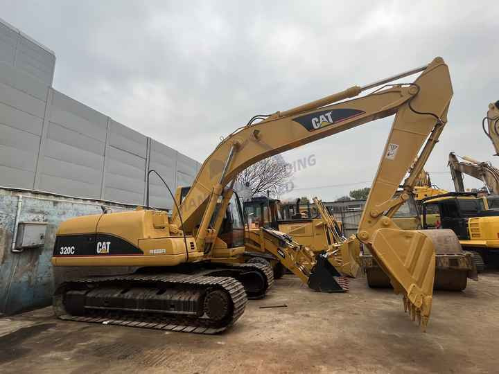 Secondhand Japanese Hydraulic Excavator Cat 320cl 320c Powerful Caterpillar 3066 Engine In Shanghai - Lánctalpas kotró: 2 kép. Secondhand Japanese Hydraulic Excavator Cat 320cl 320c Powerful Caterpillar 3066 Engine In Shanghai - Lánctalpas kotró: 2 kép.