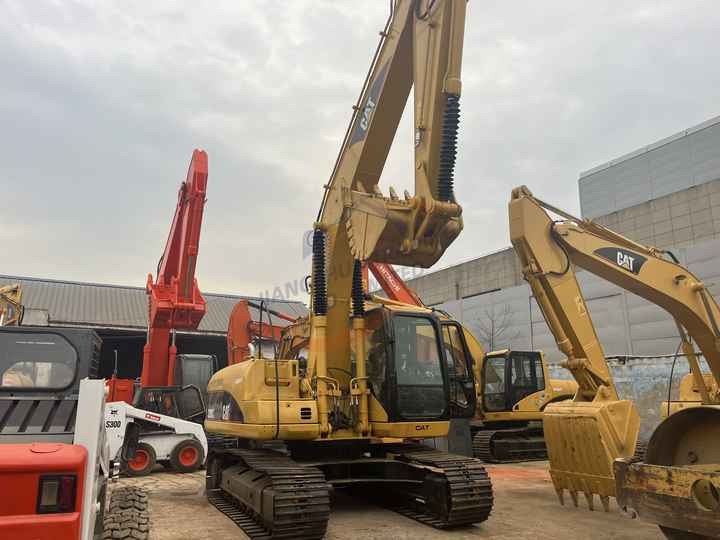 Secondhand Japanese Hydraulic Excavator Cat 320cl 320c Powerful Caterpillar 3066 Engine In Shanghai - Lánctalpas kotró: 3 kép. Secondhand Japanese Hydraulic Excavator Cat 320cl 320c Powerful Caterpillar 3066 Engine In Shanghai - Lánctalpas kotró: 3 kép.