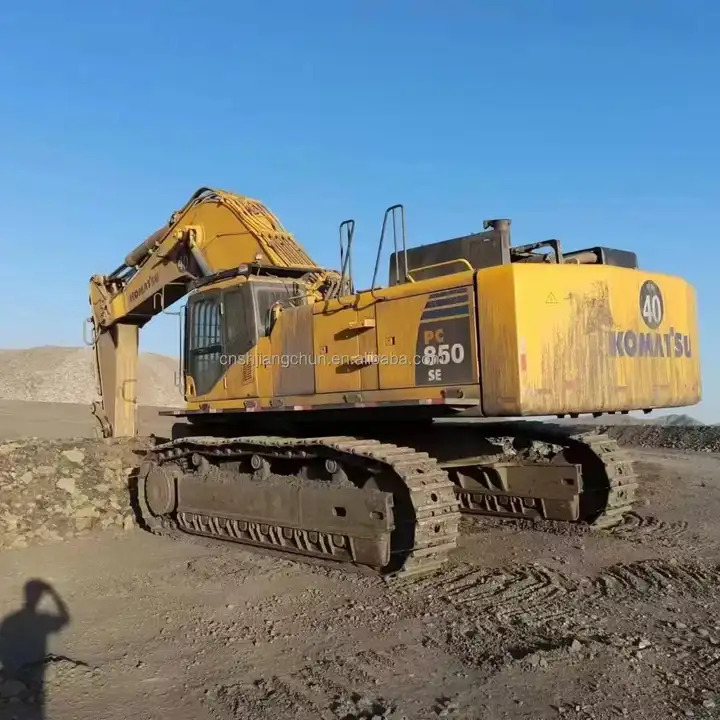 Secondhand Komatsu pc850 Komatsu 85 tons of excavator used komatsu PC850 excavator change rock arm crushing hammer - Kotrógép: 1 kép. Secondhand Komatsu pc850 Komatsu 85 tons of excavator used komatsu PC850 excavator change rock arm crushing hammer - Kotrógép: 1 kép.