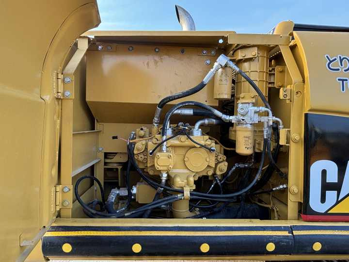 Selling Original Japanese Second-hand Cat 320C Excavator 20 Tons Caterpillar 320CL Excavator at Low Price - Lánctalpas kotró: 3 kép. Selling Original Japanese Second-hand Cat 320C Excavator 20 Tons Caterpillar 320CL Excavator at Low Price - Lánctalpas kotró: 3 kép.