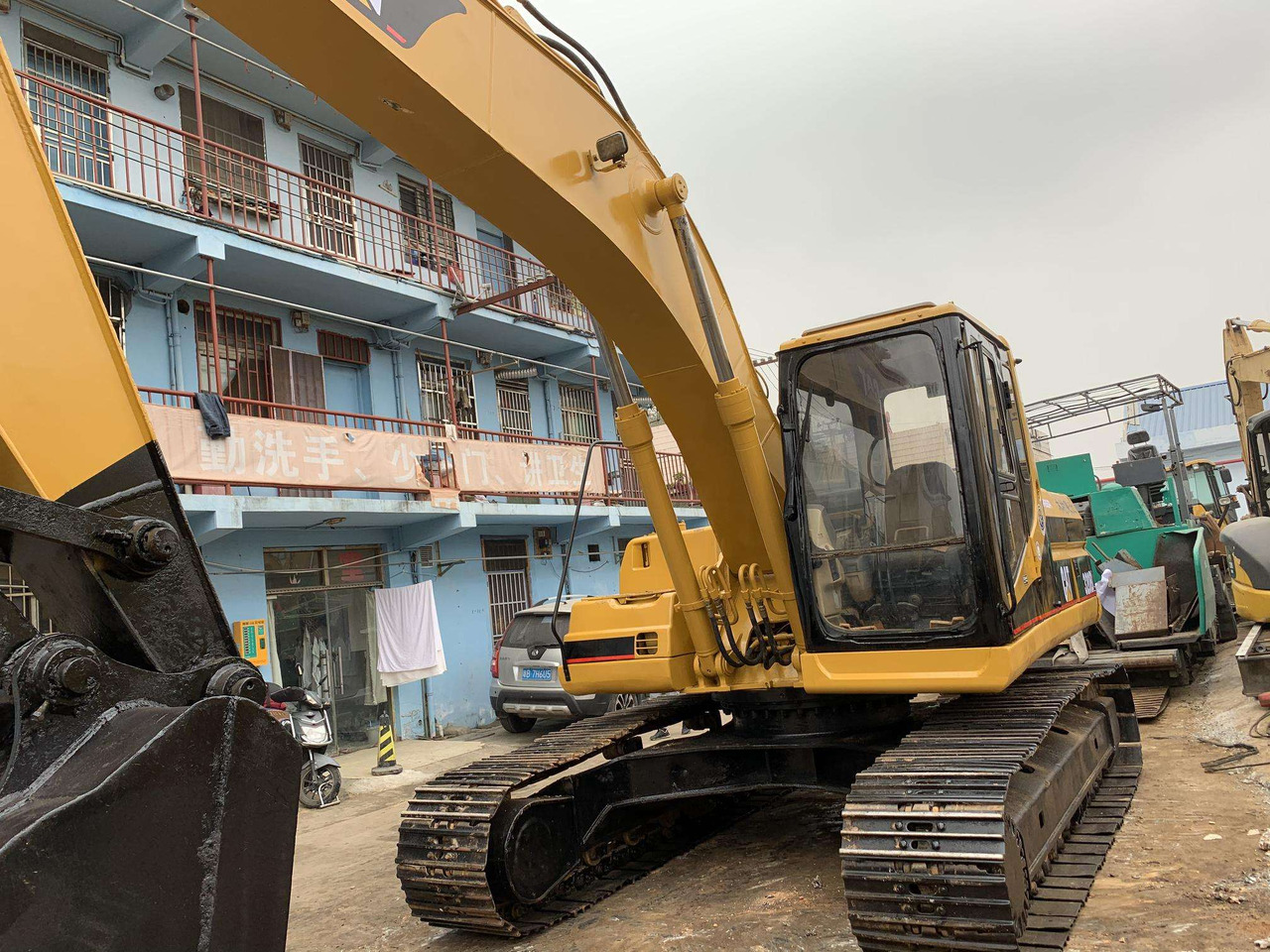 Used CAT Excavator 320B 320BL 320C 320CL 320D 320D2 320D2L Made In Japan - Lánctalpas kotró: 5 kép. Used CAT Excavator 320B 320BL 320C 320CL 320D 320D2 320D2L Made In Japan - Lánctalpas kotró: 5 kép.