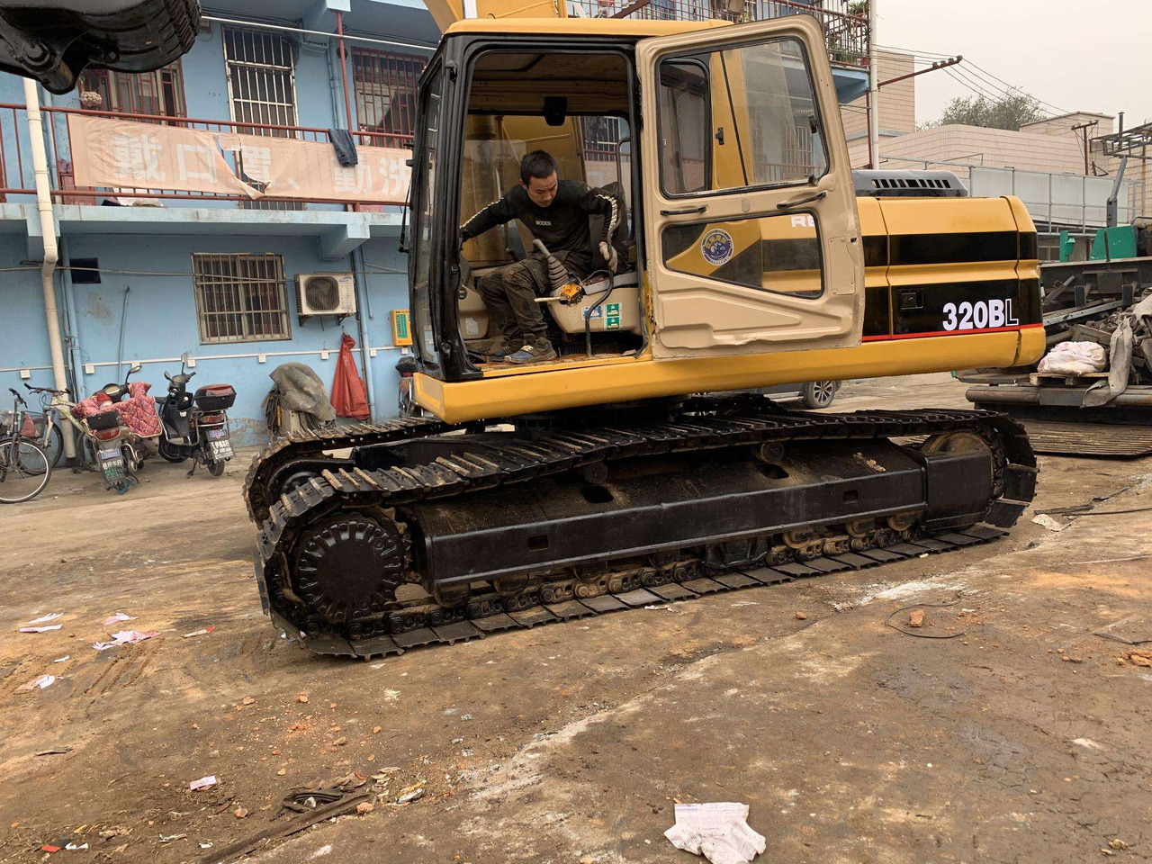 Used CAT Excavator 320B 320BL 320C 320CL 320D 320D2 320D2L Made In Japan - Lánctalpas kotró: 2 kép. Used CAT Excavator 320B 320BL 320C 320CL 320D 320D2 320D2L Made In Japan - Lánctalpas kotró: 2 kép.