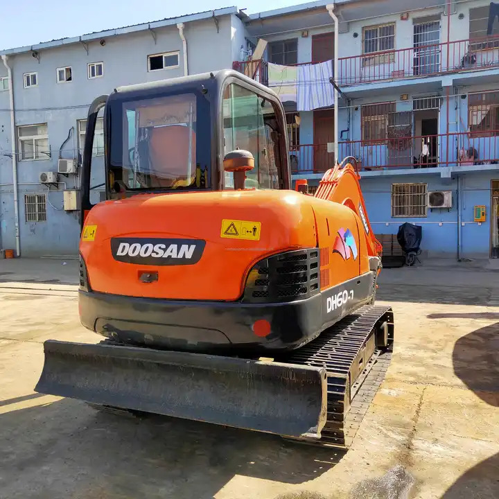Used Doosan Machinery for Sale Mini excavator DH55-V DH60-7 for sale Fast Delivery Competitive Price Digger Hydraulic Excavator - Lánctalpas kotró: 4 kép. Used Doosan Machinery for Sale Mini excavator DH55-V DH60-7 for sale Fast Delivery Competitive Price Digger Hydraulic Excavator - Lánctalpas kotró: 4 kép.