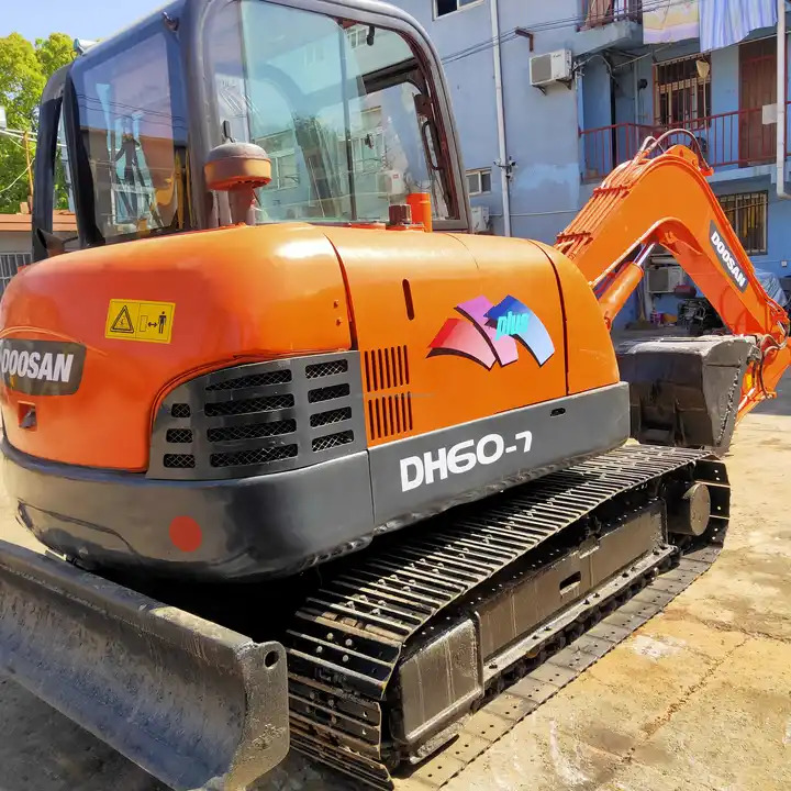 Used Doosan Machinery for Sale Mini excavator DH55-V DH60-7 for sale Fast Delivery Competitive Price Digger Hydraulic Excavator - Lánctalpas kotró: 5 kép. Used Doosan Machinery for Sale Mini excavator DH55-V DH60-7 for sale Fast Delivery Competitive Price Digger Hydraulic Excavator - Lánctalpas kotró: 5 kép.