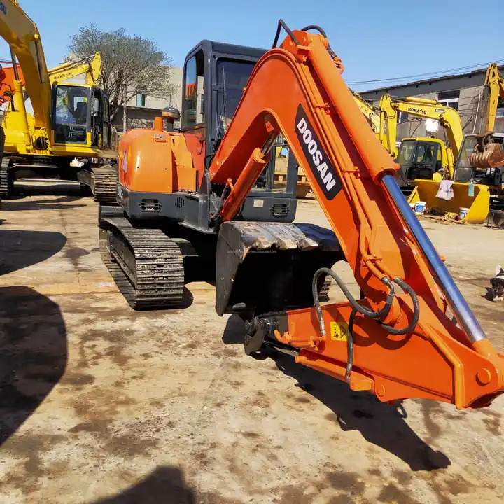 Used Doosan Machinery for Sale Mini excavator DH55-V DH60-7 for sale Fast Delivery Competitive Price Digger Hydraulic Excavator - Lánctalpas kotró: 1 kép. Used Doosan Machinery for Sale Mini excavator DH55-V DH60-7 for sale Fast Delivery Competitive Price Digger Hydraulic Excavator - Lánctalpas kotró: 1 kép.