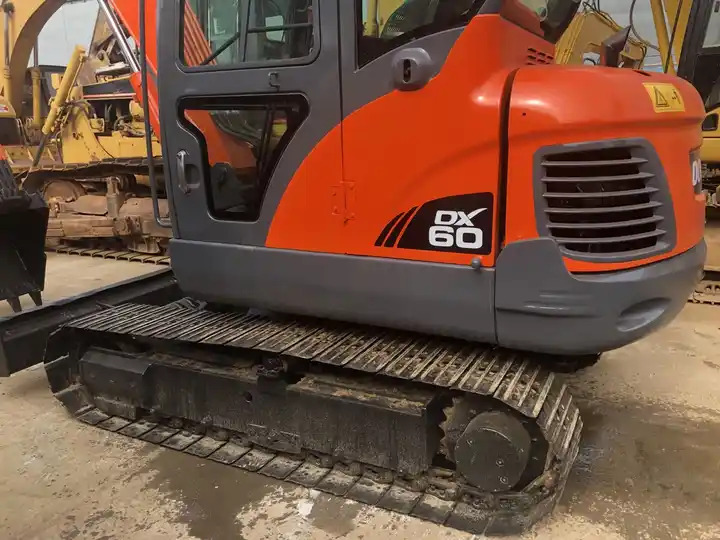 Used Doosan dx60 dh60 dx55 dh55 mini excavator 6 ton - Lánctalpas kotró: 3 kép. Used Doosan dx60 dh60 dx55 dh55 mini excavator 6 ton - Lánctalpas kotró: 3 kép.