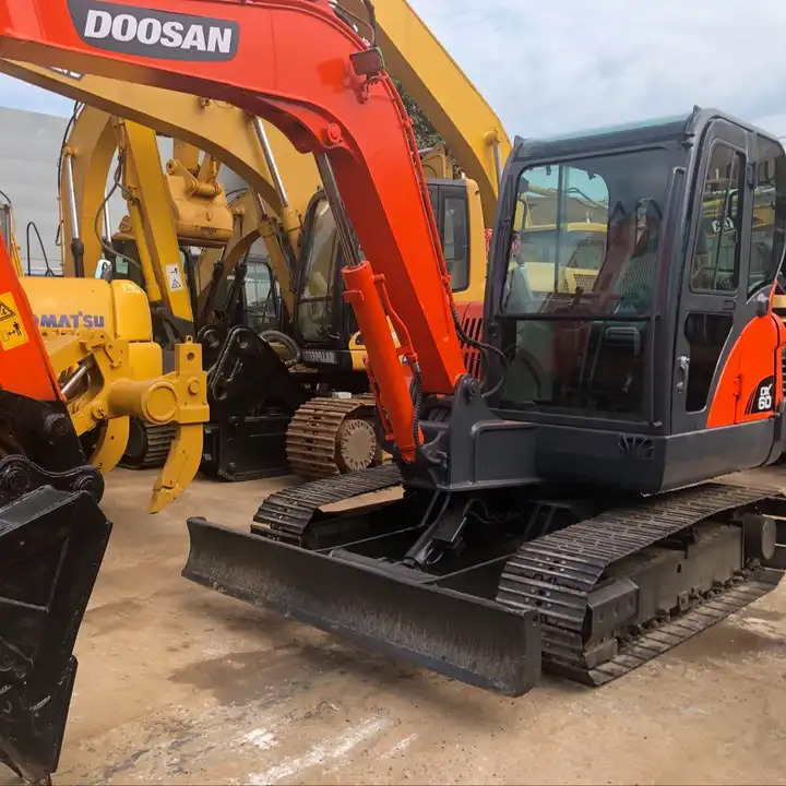 Used Doosan dx60 dh60 dx55 dh55 mini excavator 6 ton - Lánctalpas kotró: 2 kép. Used Doosan dx60 dh60 dx55 dh55 mini excavator 6 ton - Lánctalpas kotró: 2 kép.