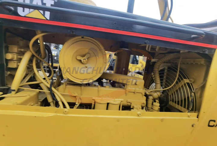 Used Good Condition dozer cat d7g bulldozer Well Maintanced Second hand Caterpillar D7G Crawler Bulldozers D7G D7H D7R - Buldózer: 4 kép. Used Good Condition dozer cat d7g bulldozer Well Maintanced Second hand Caterpillar D7G Crawler Bulldozers D7G D7H D7R - Buldózer: 4 kép.