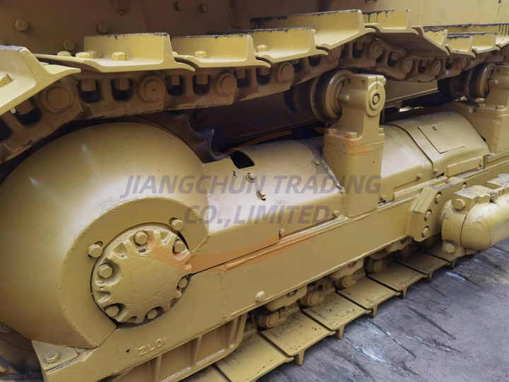 Used Good Condition dozer cat d7g bulldozer Well Maintanced Second hand Caterpillar D7G Crawler Bulldozers D7G D7H D7R - Buldózer: 3 kép. Used Good Condition dozer cat d7g bulldozer Well Maintanced Second hand Caterpillar D7G Crawler Bulldozers D7G D7H D7R - Buldózer: 3 kép.