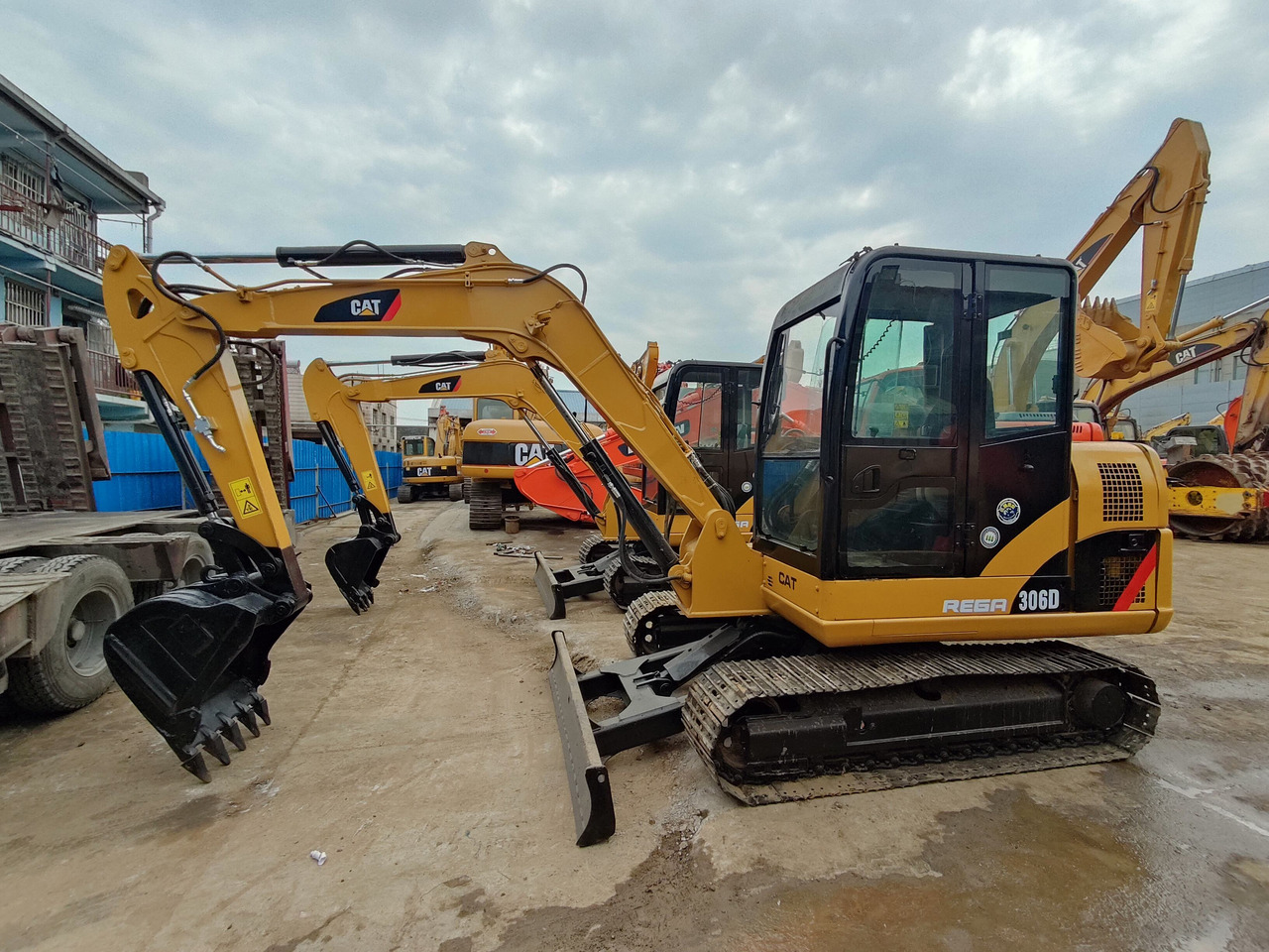 Used Mini cat 306 excavator 6tons excavator on sale - Lánctalpas kotró: 3 kép. Used Mini cat 306 excavator 6tons excavator on sale - Lánctalpas kotró: 3 kép.