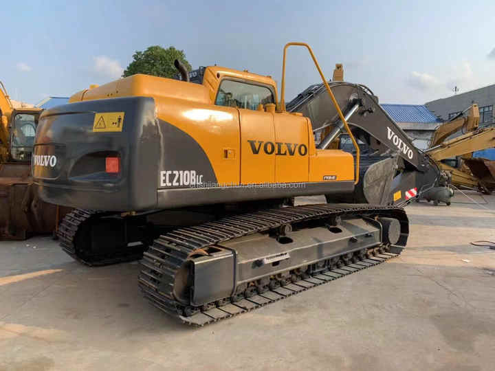 Used Original Volvo Excavator EC210B machinery in stock for sale with high quality and good price - Lánctalpas kotró: 4 kép. Used Original Volvo Excavator EC210B machinery in stock for sale with high quality and good price - Lánctalpas kotró: 4 kép.