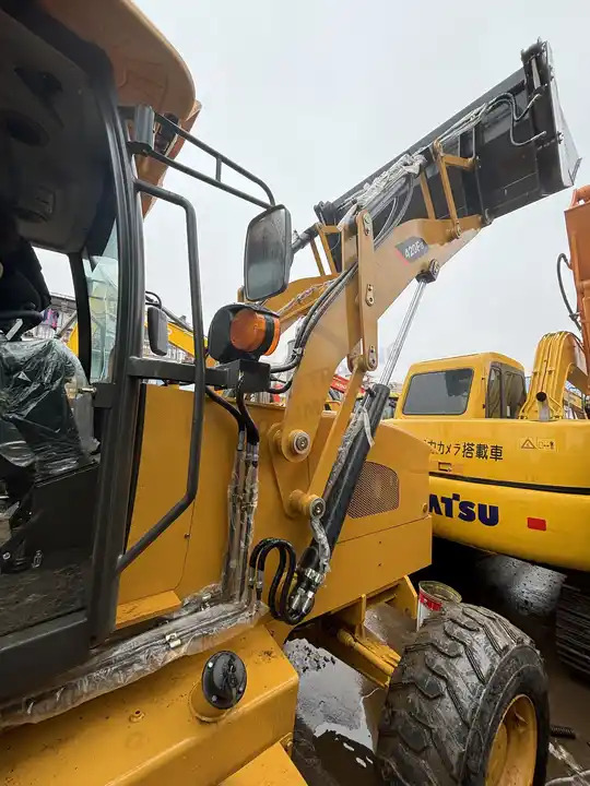 Used caterpillar backhoe loader CAT 420F2 in good condition for sale - Kotrórakodó: 4 kép. Used caterpillar backhoe loader CAT 420F2 in good condition for sale - Kotrórakodó: 4 kép.