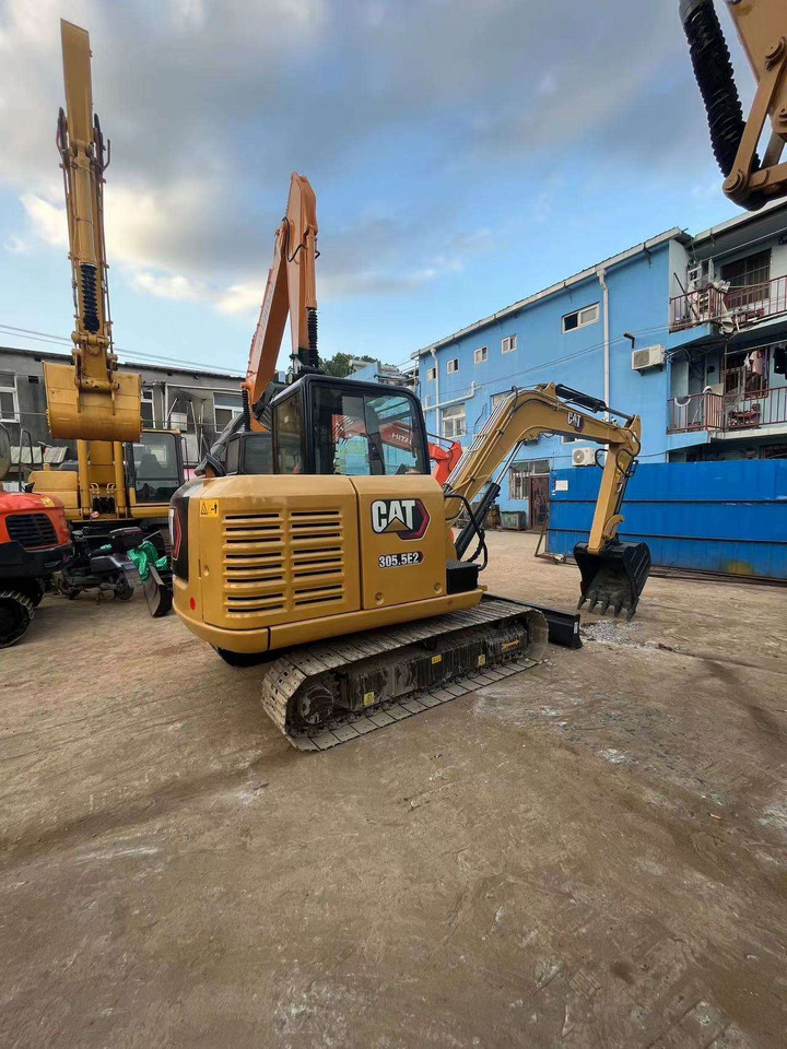 Used construction machine 305.5E2 CAT excavator mini 5 tons excavator in good condition on sale - Lánctalpas kotró: 3 kép. Used construction machine 305.5E2 CAT excavator mini 5 tons excavator in good condition on sale - Lánctalpas kotró: 3 kép.