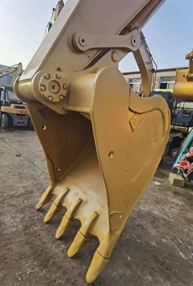 Used construction machinery 30Tons excavator Used CAT Excavator CAT 330C CAT 330CL - Lánctalpas kotró: 3 kép. Used construction machinery 30Tons excavator Used CAT Excavator CAT 330C CAT 330CL - Lánctalpas kotró: 3 kép.