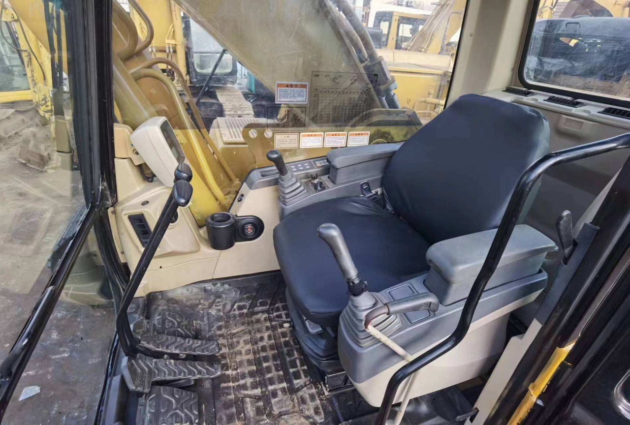 Used construction machinery 30Tons excavator Used CAT Excavator CAT 330C CAT 330CL - Lánctalpas kotró: 5 kép. Used construction machinery 30Tons excavator Used CAT Excavator CAT 330C CAT 330CL - Lánctalpas kotró: 5 kép.