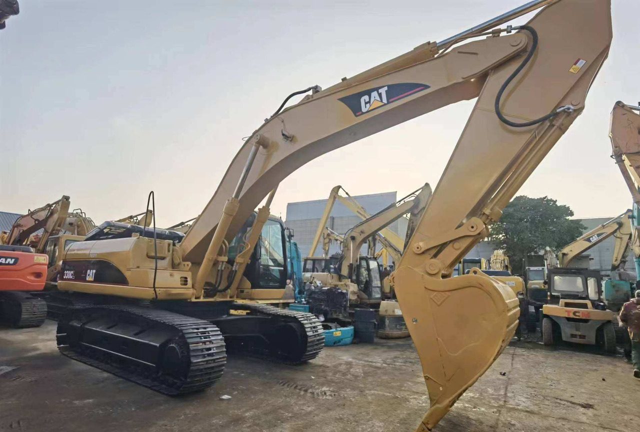 Used construction machinery 30Tons excavator Used CAT Excavator CAT 330C CAT 330CL - Lánctalpas kotró: 2 kép. Used construction machinery 30Tons excavator Used CAT Excavator CAT 330C CAT 330CL - Lánctalpas kotró: 2 kép.