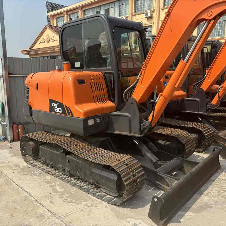 Lánctalpas kotró Used excavator doosan dx60  excavators earth-moving machinery doosan dx60 dx80 dx75 dx225 dh60 dh60-7for sale: 6 kép.