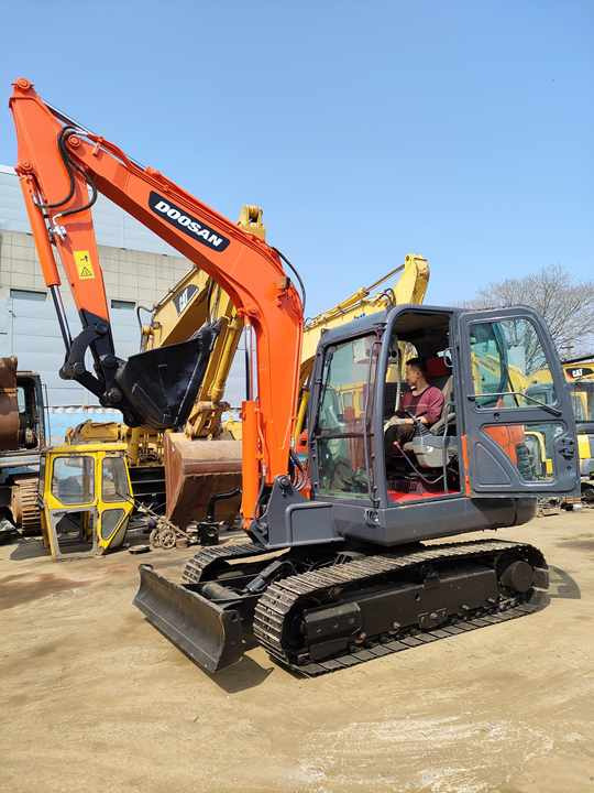 Used excavator doosan dx60 excavators machinery doosan dx60 dx80 dx75 dx225 dh60 dh60-7 excavator - Lánctalpas kotró: 3 kép. Used excavator doosan dx60 excavators machinery doosan dx60 dx80 dx75 dx225 dh60 dh60-7 excavator - Lánctalpas kotró: 3 kép.
