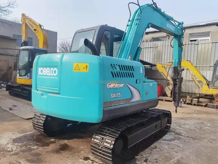 Used excavator kobelco sk75-8, second hand 7tons good Quality Kobelco sk75 excavator Sk75-8 Japan SK75-8 crawler excavat - Minikotró: 4 kép. Used excavator kobelco sk75-8, second hand 7tons good Quality Kobelco sk75 excavator Sk75-8 Japan SK75-8 crawler excavat - Minikotró: 4 kép.