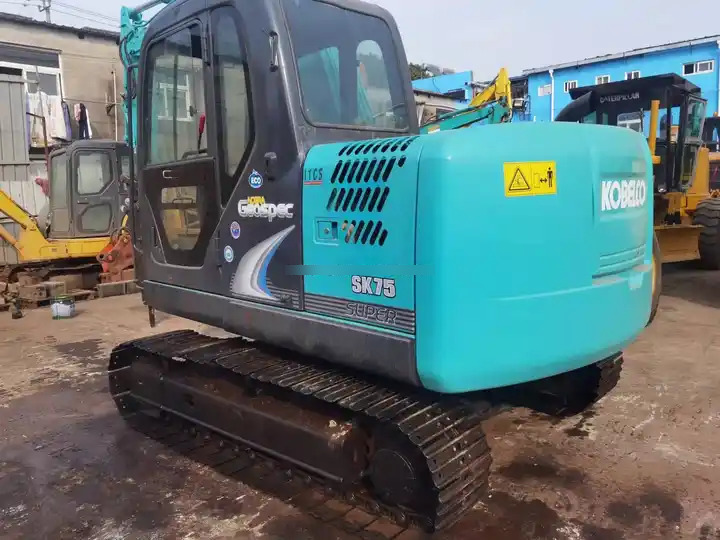 Used excavator kobelco sk75-8, second hand 7tons good Quality Kobelco sk75 excavator Sk75-8 Japan SK75-8 crawler excavat - Minikotró: 2 kép. Used excavator kobelco sk75-8, second hand 7tons good Quality Kobelco sk75 excavator Sk75-8 Japan SK75-8 crawler excavat - Minikotró: 2 kép.