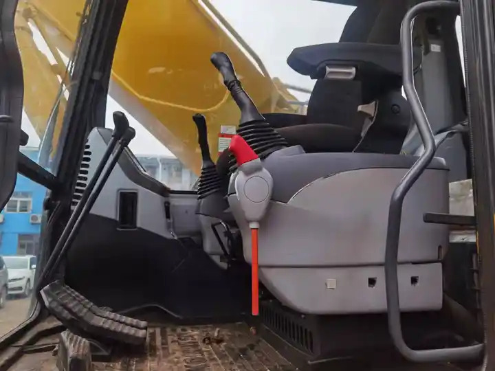 Well- Maintained Original Design Heavy Equipment Used Komatsu Pc300-7 Hydraulic Crawler Excavator In Shanghai - Lánctalpas kotró: 3 kép. Well- Maintained Original Design Heavy Equipment Used Komatsu Pc300-7 Hydraulic Crawler Excavator In Shanghai - Lánctalpas kotró: 3 kép.