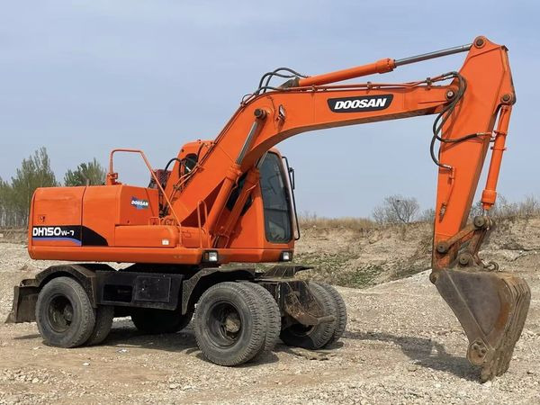 Wheel Digging Crawler Excavator Used Doosan150W Dh150W Dh150W-7 / Second-Hand Korea Engine Doosan Dh 150 150W-7 Doosan150 - Gumikerekes kotró: 2 kép. Wheel Digging Crawler Excavator Used Doosan150W Dh150W Dh150W-7 / Second-Hand Korea Engine Doosan Dh 150 150W-7 Doosan150 - Gumikerekes kotró: 2 kép.