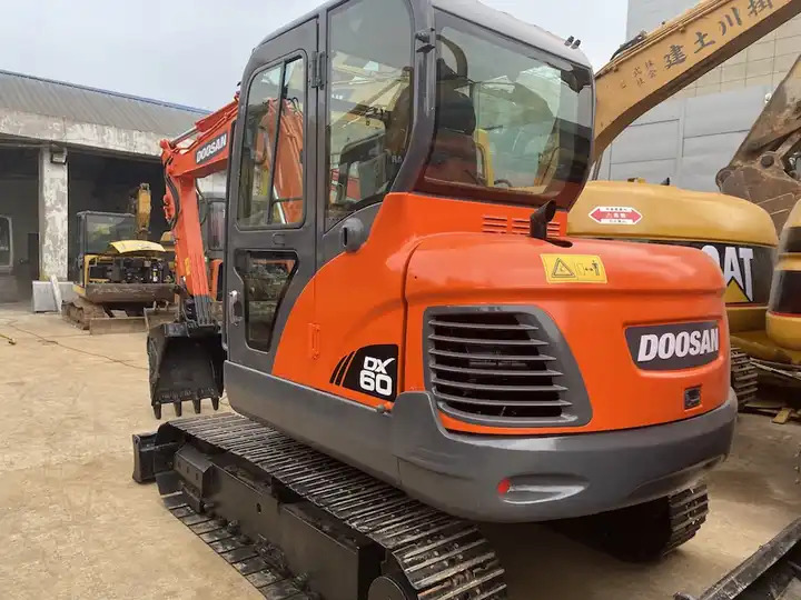 Dx60 dx55 ON SALE Doosan 6ton dx60 Used excavator in stock - Lánctalpas kotró: 3 kép. Dx60 dx55 ON SALE Doosan 6ton dx60 Used excavator in stock - Lánctalpas kotró: 3 kép.