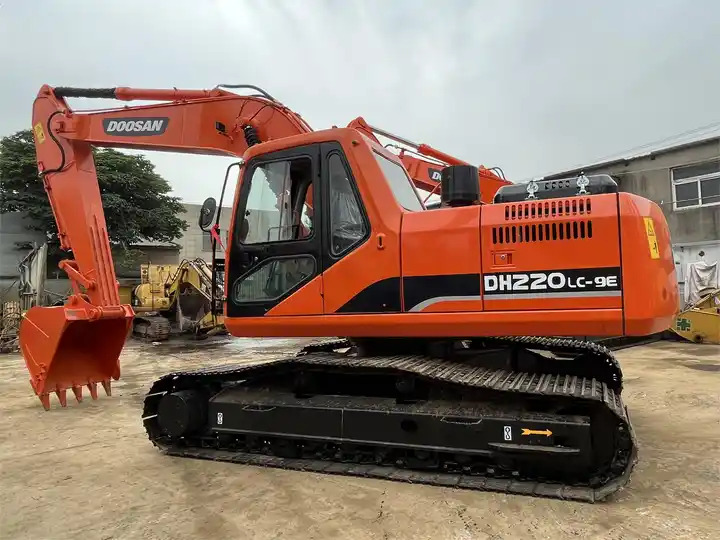 Used original Korea Doosan 20 ton excavator with cheap price and good condition DOOSAN Dx220LC-9e - Lánctalpas kotró: 3 kép. Used original Korea Doosan 20 ton excavator with cheap price and good condition DOOSAN Dx220LC-9e - Lánctalpas kotró: 3 kép.
