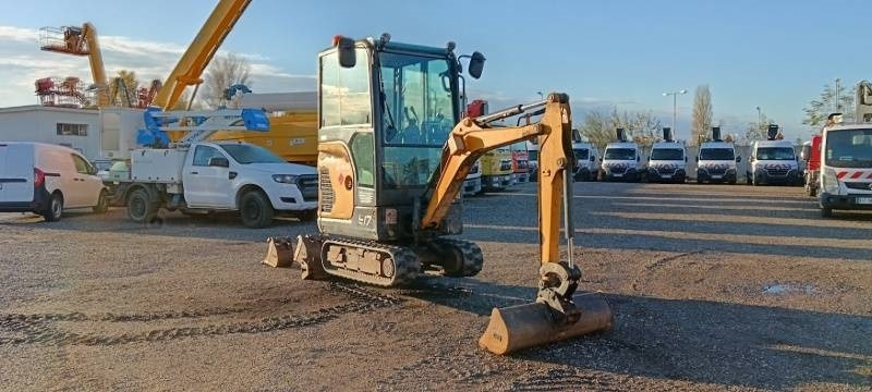 Bobcat E 17 - Minikotró: 2 kép. Bobcat E 17 - Minikotró: 2 kép.
