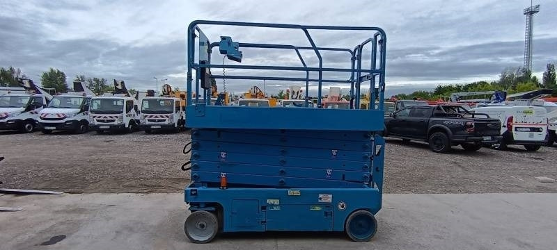 Genie GS4047 - 13,7m - electric - Ollós emelő: 5 kép. Genie GS4047 - 13,7m - electric - Ollós emelő: 5 kép.