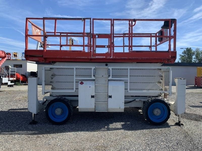 Genie GS5390 - 18m - 4x4 - Diesel - Ollós emelő: 5 kép. Genie GS5390 - 18m - 4x4 - Diesel - Ollós emelő: 5 kép.